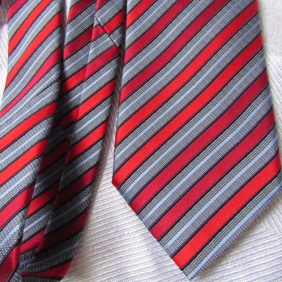 ERMENEGILDO ZEGNA 100% Silk Red Black & Silver Striped Tie  W 3" - Picture 5 of 5